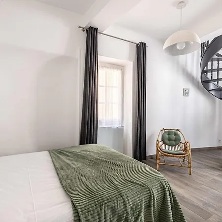 La Maison Du Suquet Duplex Avec Terrasse En Plein Centre Cannes